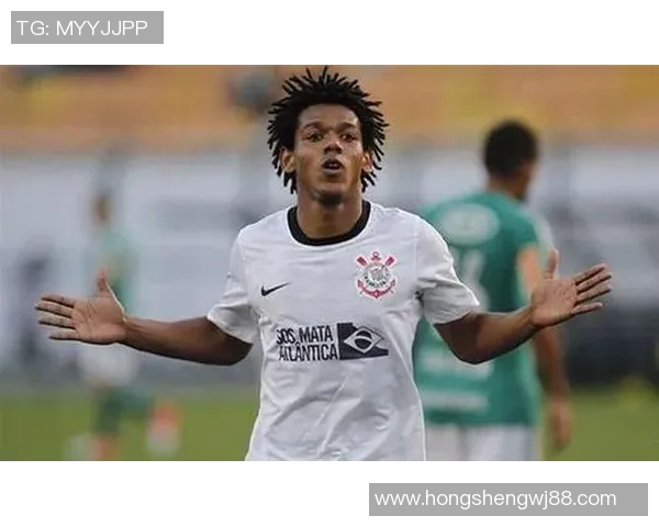 非洲足球星伊的传奇人生与绿茵场上的荣耀追逐之路